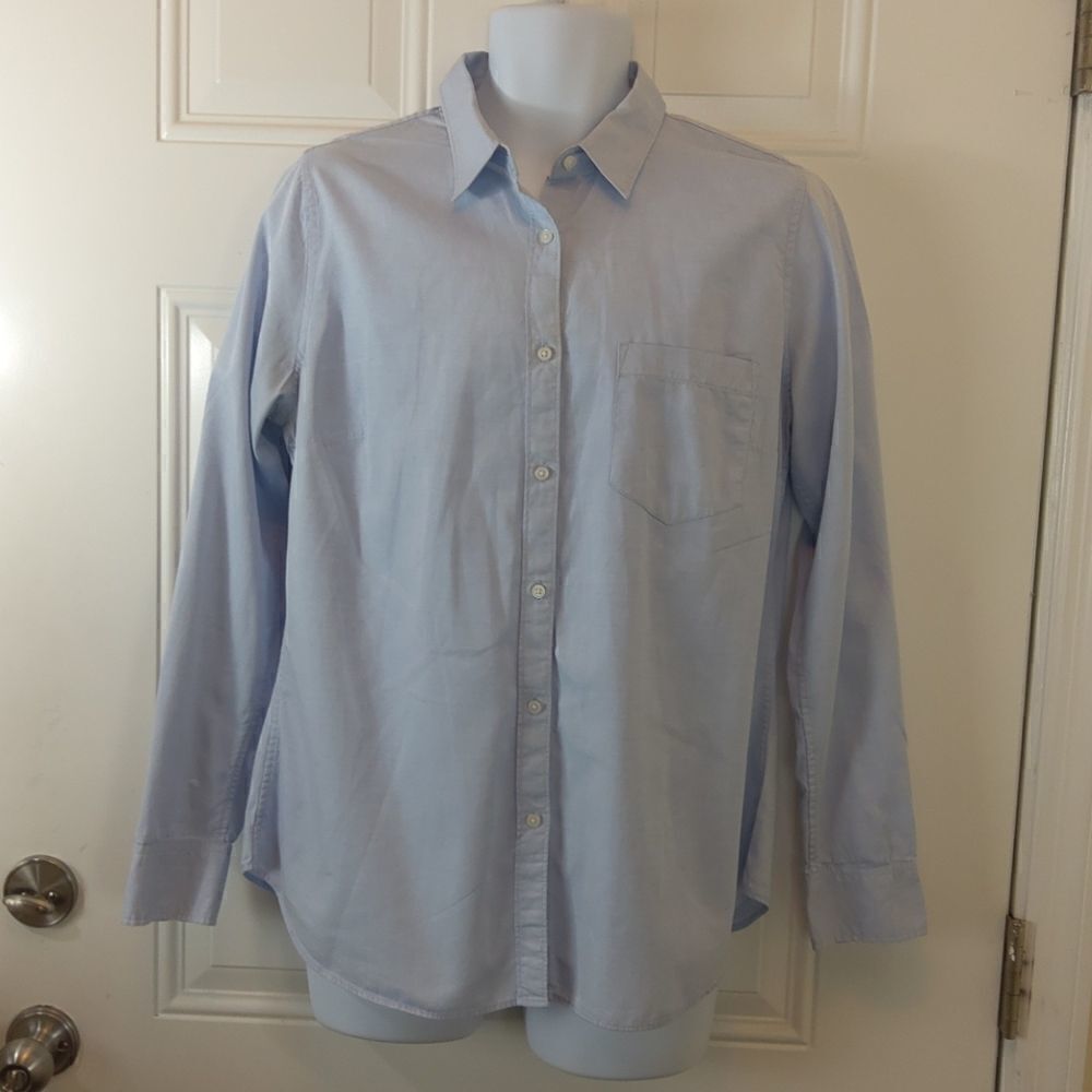(3/$20) Gap light blue long sleeve button front shirt